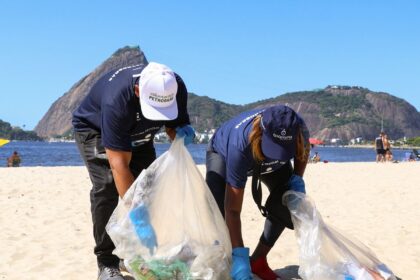 voluntarios-retiram-mais-de-600-kg-de-residuos-da-baia-de-guanabara