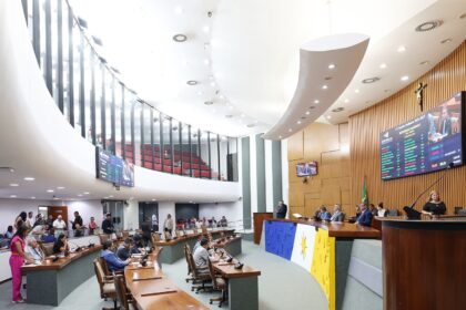 plenario-aprova-leis-que-abrangem-carreiras-e-programa-de-investimentos