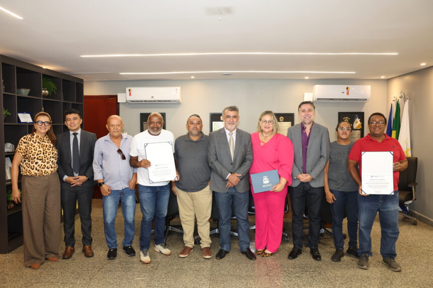 amelio-cayres-homenageia-comunicadores-do-bico-do-papagaio