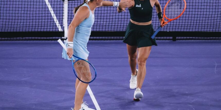 dupla-de-stefani-volta-a-vencer-e-avanca-a-semi-do-wta-de-stuttugart