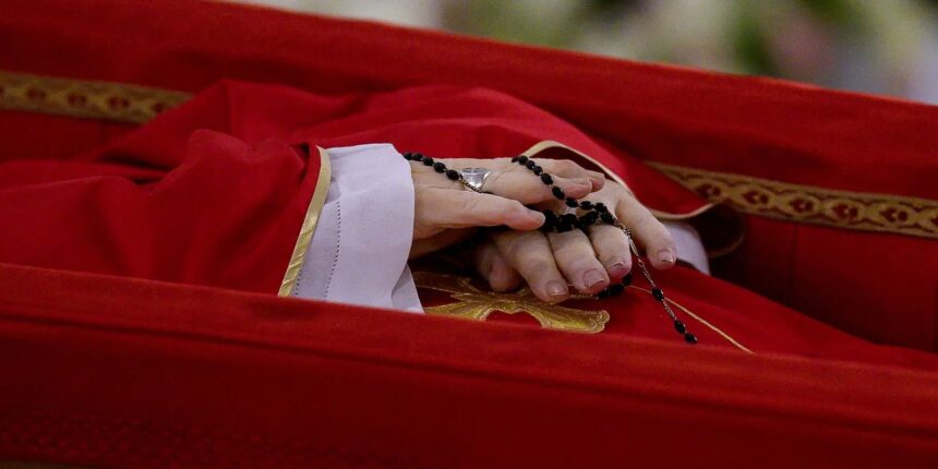 papa-francisco:-velorio-e-aberto-ao-publico-no-vaticano