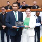 claudia-lelis-presta-homenagem-ao-ex-vereador-marcelo-rodrigues-durante-sessao-do-dia-do-evangelico