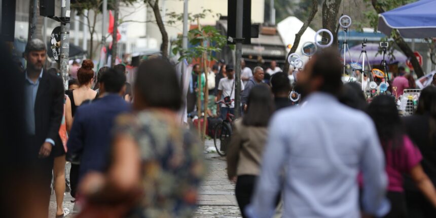 medidas-de-saude-mental-no-trabalho-comecam-de-forma-educativa-em-maio