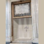 tumulo-do-papa-foi-feito-com-pedra-da-regiao-de-seus-avos,-na-italia