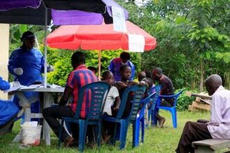 uganda-declara-fim-de-surto-de-ebola- 