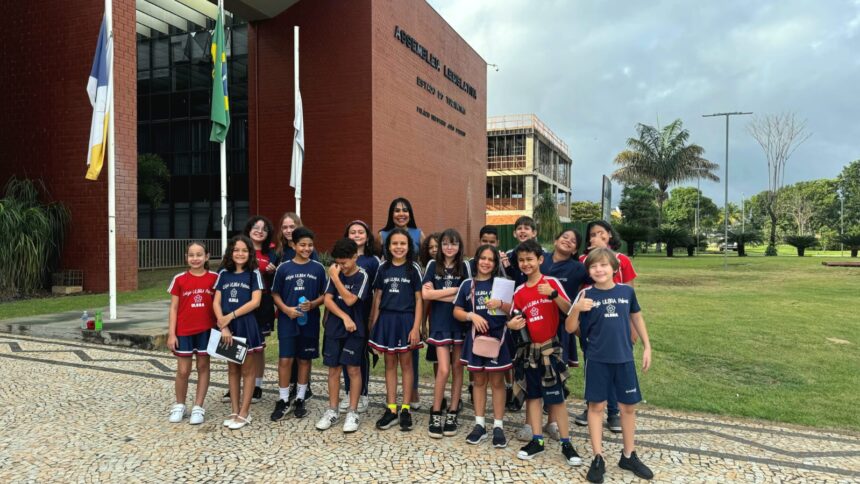 “assembleia-vai-a-escola”,-idealizado-pela-deputada-janad-valcari,-recebe-alunos-do-colegio-ulbra