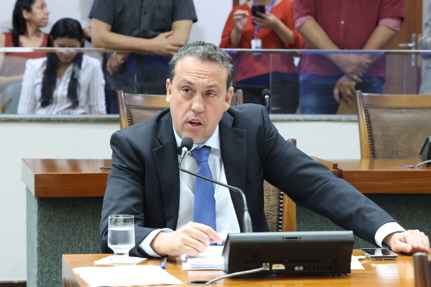 deputado-dr.-danilo-alencar-solicita-psicologos-para-todas-as-escolas-da-rede-estadual-de-ensino