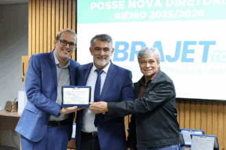 amelio-cayres-recebe-titulo-“amigo-da-abrajet-tocantins”-pelo-apoio-ao-turismo-tocantinense