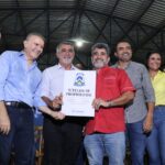 presidente-amelio-frisa-parcerias-e-compromisso-com-a-cidadania-na-entrega-de-750-titulos-de-moradia