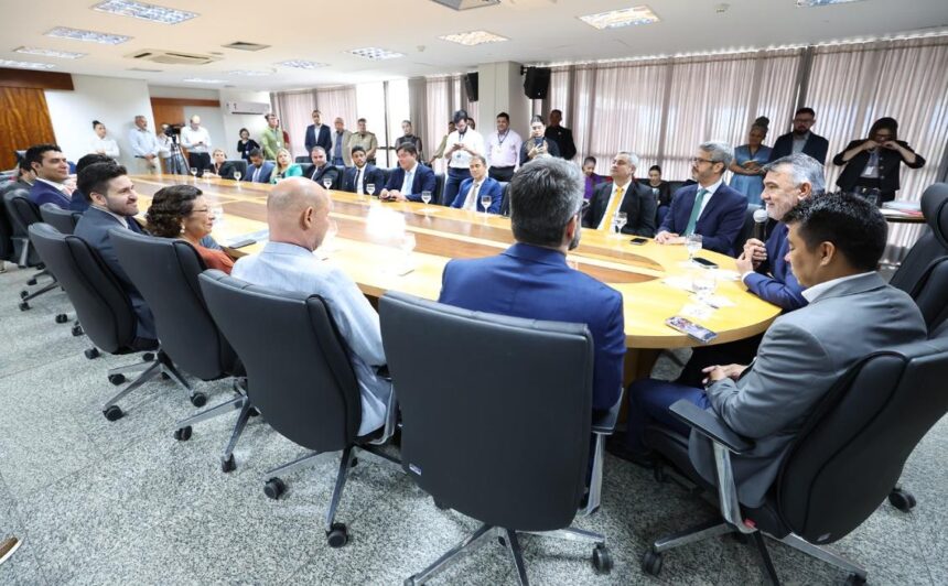 amelio-cayres-empossa-tres-procuradores-aprovados-no-concurso-publico-da-aleto