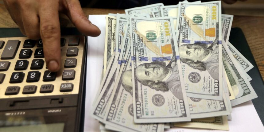 dolar-sobe-para-r$-5,67-apos-oito-quedas-consecutivas