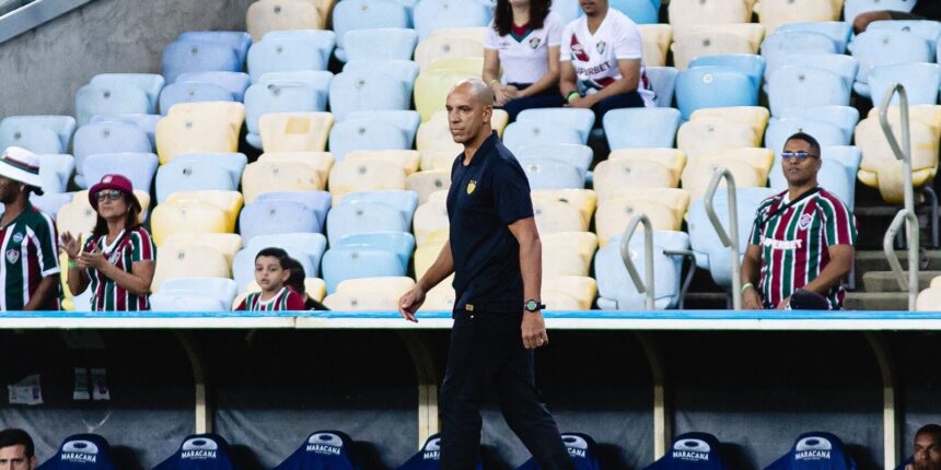 sport-demite-tecnico-portugues-apos-perder-para-o-fluminense