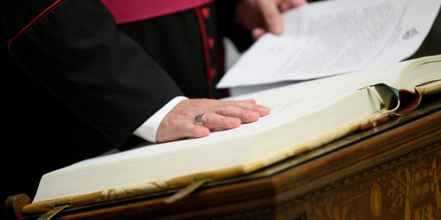 cardeais-entram-em-reclusao-antes-do-conclave-para-eleger-novo-papa