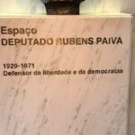 ato-contra-pl-da-anistia-e-realizado-em-frente-a-busto-de-rubens-paiva