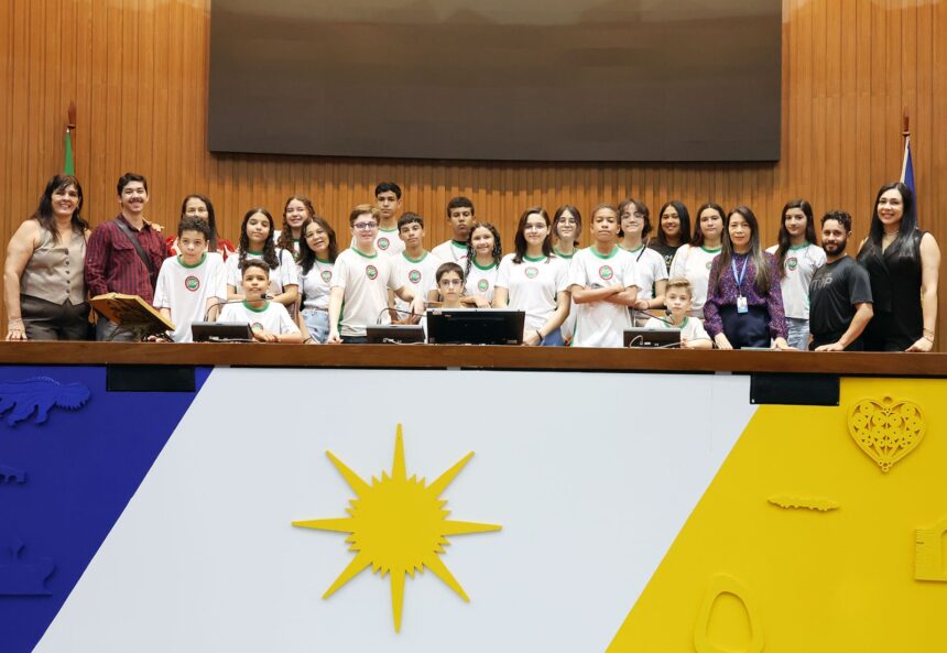 projeto-visita-guiada-apresenta-o-legislativo-a-estudantes-do-itop