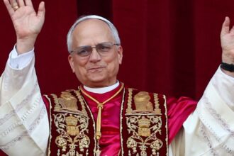 em-1a-saida-do-vaticano,-leao-14-visita-tumulo-do-papa-francisco