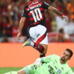flamengo-vence-com-gol-de-arrascaeta-e-lidera-o-brasileiro