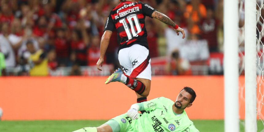 flamengo-vence-com-gol-de-arrascaeta-e-lidera-o-brasileiro