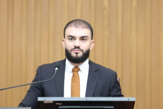 relator-em-duas-comissoes,-leo-barbosa-comemora-lei-que-garante-igualdade-de-descontos-em-escolas