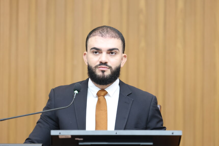 relator-em-duas-comissoes,-leo-barbosa-comemora-lei-que-garante-igualdade-de-descontos-em-escolas