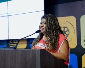 projeto-do-presidente-max-fleury,-“tempo-para-cuidar”,-destinado-a-maes-atipicas,-e-aprovado-na-camara