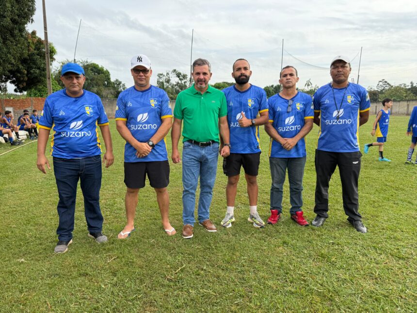 deputado-wiston-gomes-entrega-materiais-esportivos-a-escolinha-guardioes-do-bico
