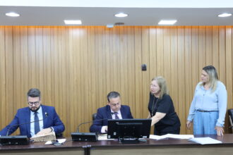 deputado-dr.-danilo-alencar-conduz-reuniao-da-comissao-de-saude-com-votacao-de-20-pautas