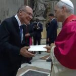 alckmin-entrega-ao-papa-convite-para-visitar-o-brasil-durante-a-cop30