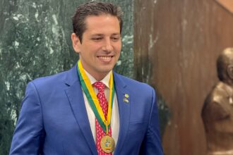 olyntho-recebe-a-mais-alta-honraria-concedida-pelo-legislativo-de-go