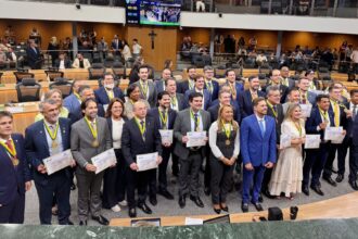 amelio-cayres-e-olynto-neto-sao-homenageados-pela-assembleia-legislativa-de-goias
