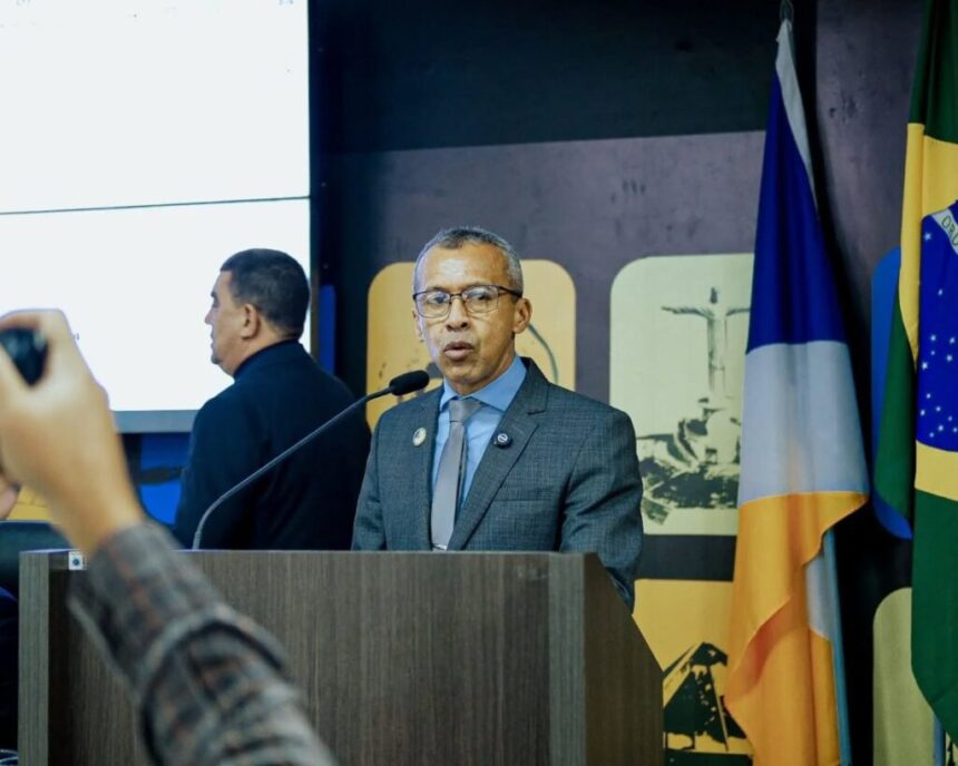 foram-encaminhados-para-as-comissoes-diversos-projetos,-entre-eles-o-do-presidente-max-fleury,-que-institui-o-programa-“visao-nota-10”