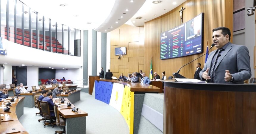 na-tribuna,-marcus-marcelo-anuncia-empenho-de-mais-de-r$-1-milhao-em-emendas-para-araguaina