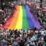 parada-lgbt+-de-sp-discute-o-envelhecimento-em-meio-a-festa-e-reflexao