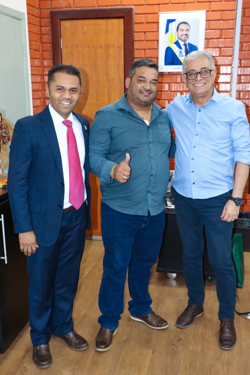 deputado-moisemar-comemora-investimento-de-r$-600-mil-para-temporada-de-praia-de-itaguatins