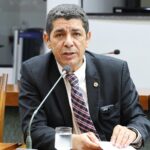 valdemar-junior-garante-travessia-gratuita-de-barco-a-populacao-de-arguianopolis