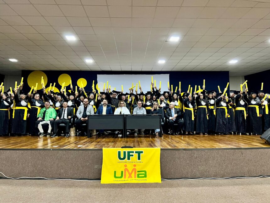 deputado-dr.-danilo-alencar-prestigia-colacao-de-grau-da-segunda-turma-da-uma-em-paraiso