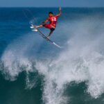 italo-ferreira-brilha-com-aereo-para-alcancar-quartas-da-etapa-do-rio