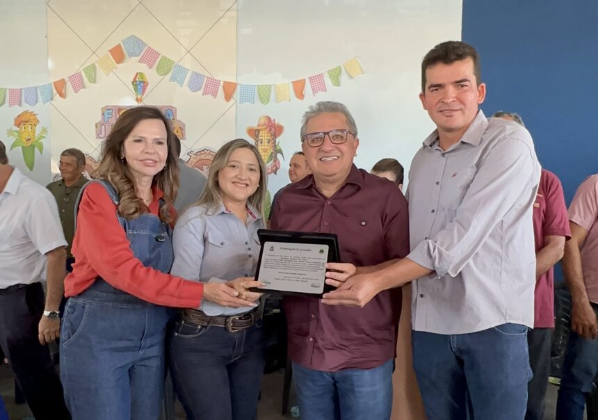 deputado-jair-farias-recebe-homenagem-em-dois-irmaos-por-atuacao-parlamentar-no-municipio