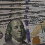 dolar-cai-para-r$-5,48-na-contramao-do-mercado-externo
