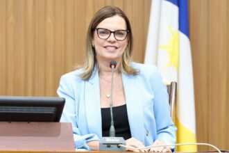 claudia-lelis-propoe-mudanca-na-lei-1.818-para-garantir-remocao-de-servidoras-vitimas-de-violencia