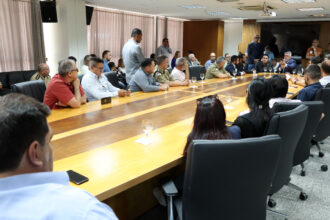 amelio-cayres-recebe-sindicalistas-e-discute-pec-do-teto