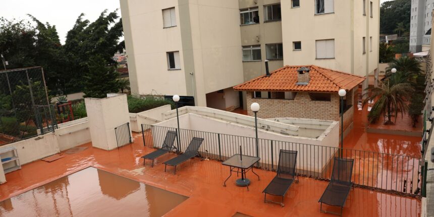 prefeitura-de-sao-paulo-isola-area-afetada-por-rompimento-de-tubulacao