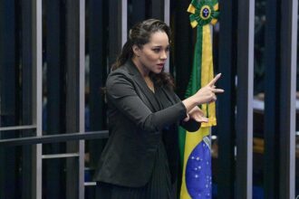 aleto-aprova-inclusao-de-interprete-de-libras-em-propagandas-do-governo