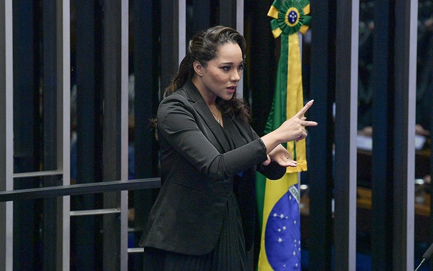 aleto-aprova-inclusao-de-interprete-de-libras-em-propagandas-do-governo