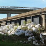 nivel-do-guaiba-recua,-e-prefeitura-de-porto-alegre-reabre-comportas