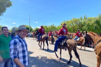 em-agenda-no-bico,-marcus-marcelo-visita-liderancas-e-participa-da-cavalgada-de-carmolandia