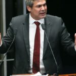 lider-do-pt-na-camara-diz-que-tarifas-de-trump-sao-ataque-a-democracia