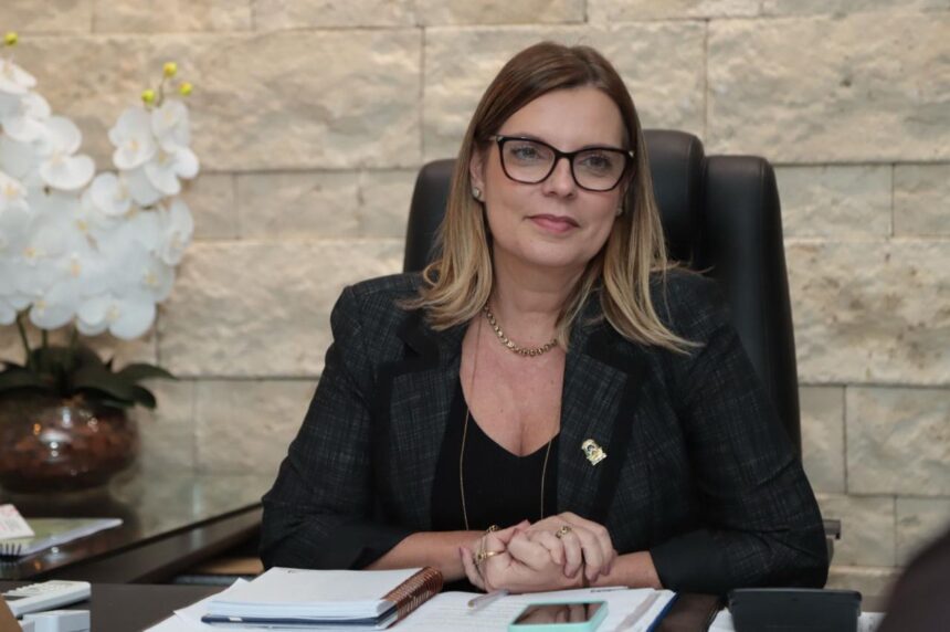 deputada-claudia-lelis-destina-r$-250-mil-para-reforcar-a-saude-do-municipio-de-bom-jesus