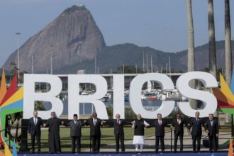 sancao-de-trump-contra-brasil-e-chantagem-politica-e-mira-o-brics