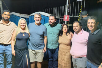 amelio-garante-r$-100-mil-para-estrutura-da-praia-de-sao-salvador-e-prestigia-abertura-da-temporada